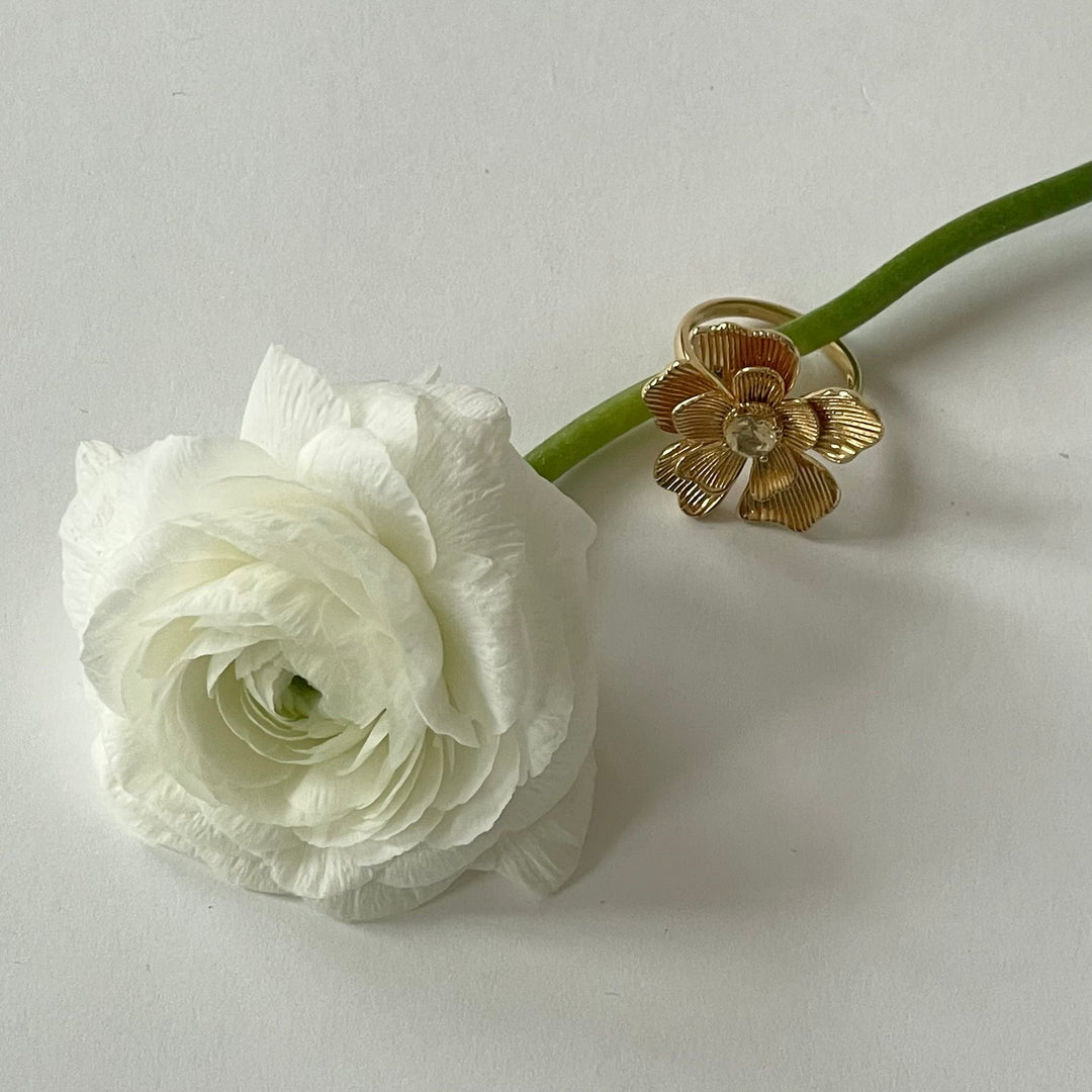 Bloemvormige statement ring met groene steen - 124154Y