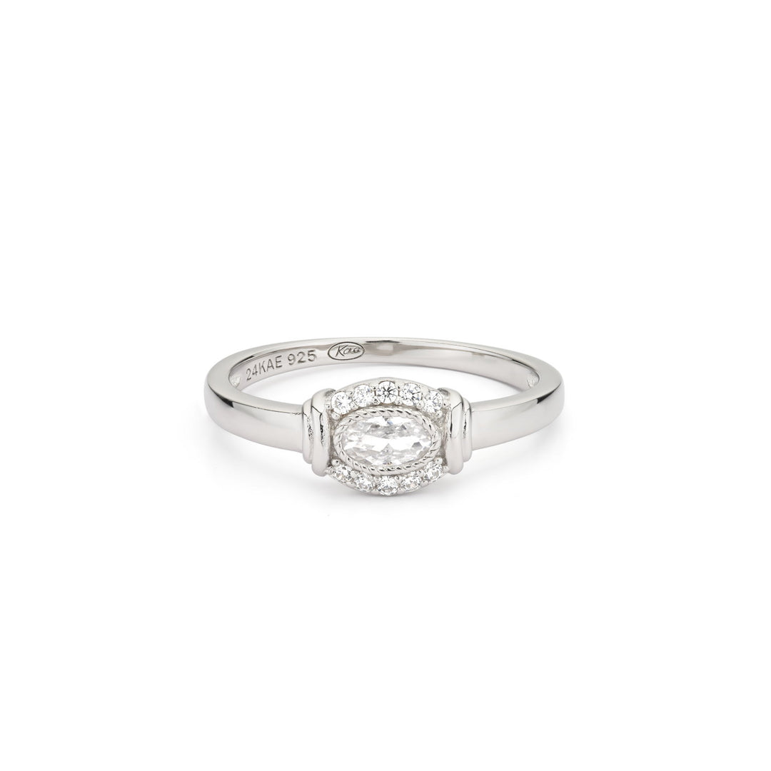 Ring with oval shaped stone and details