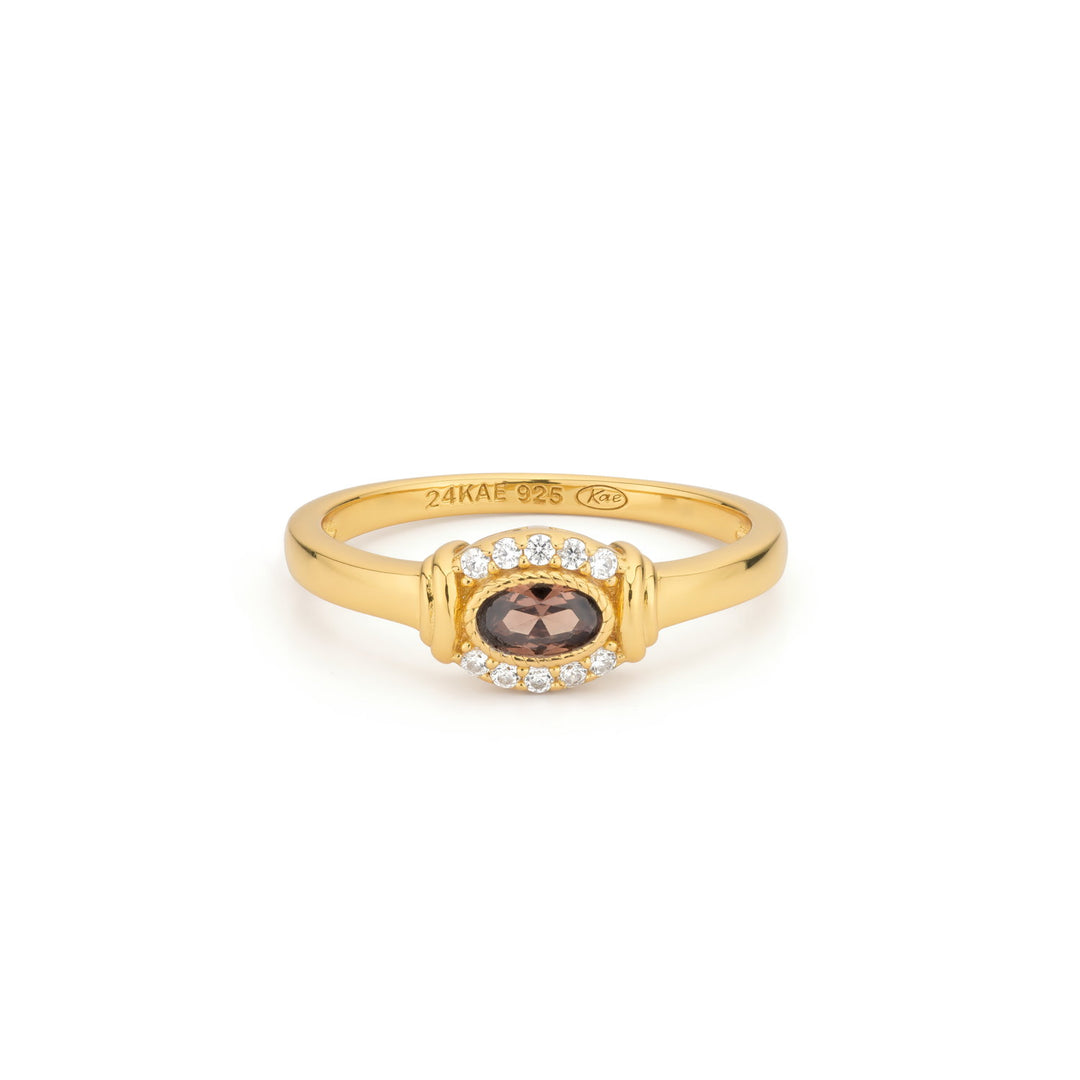 Ring with oval shaped stone and details