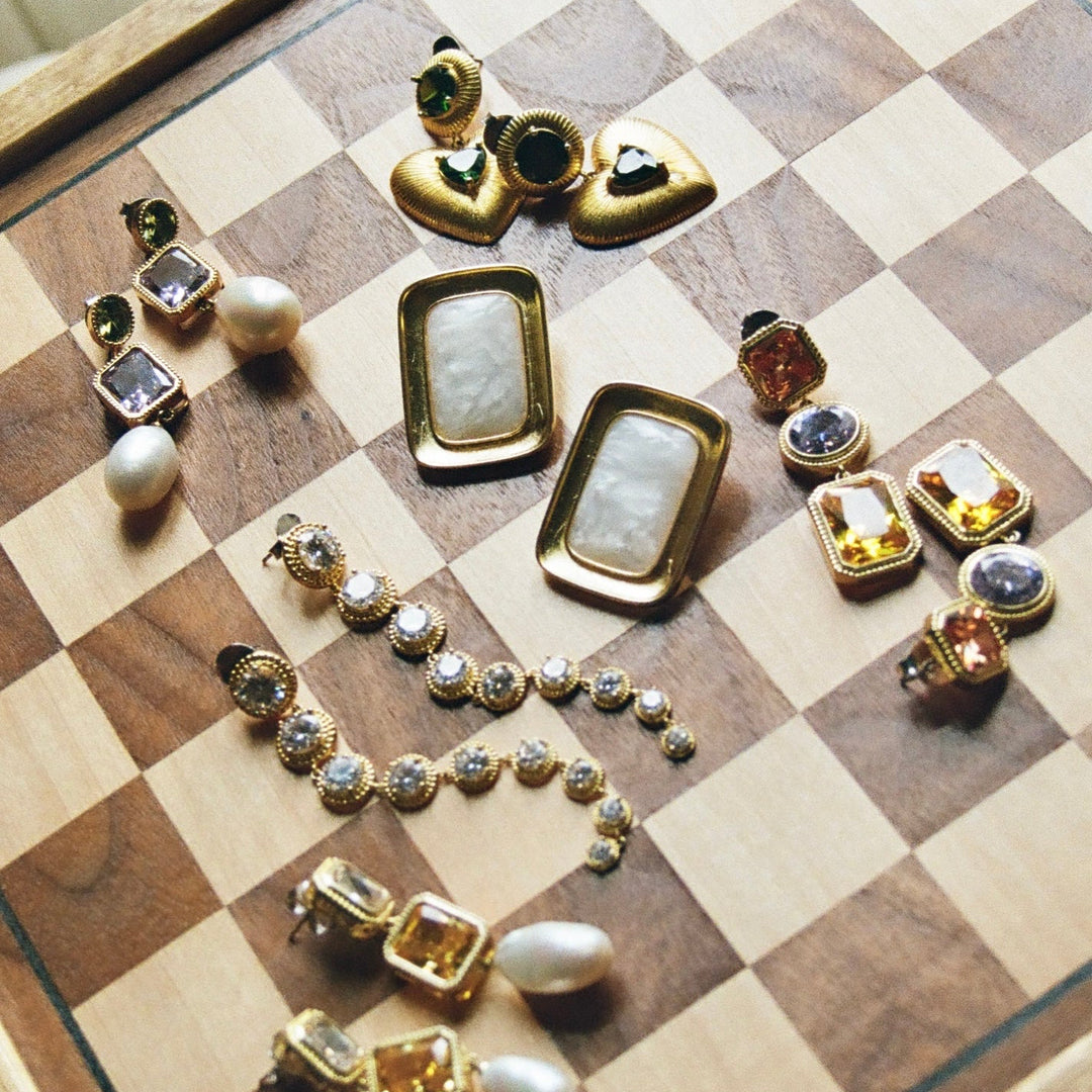 Bold pearl frame earrings