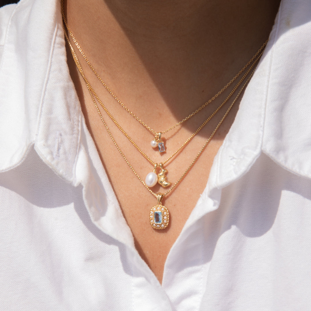 Necklace with croissant pendant and sweetwater pearl - 32498Y