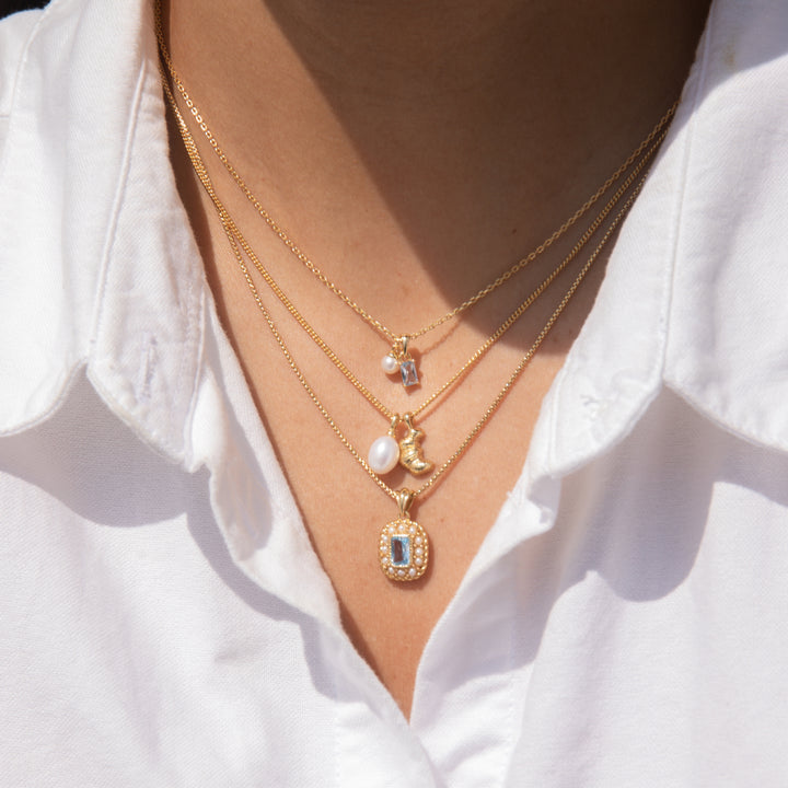 Necklace with croissant pendant and sweetwater pearl - 32498Y