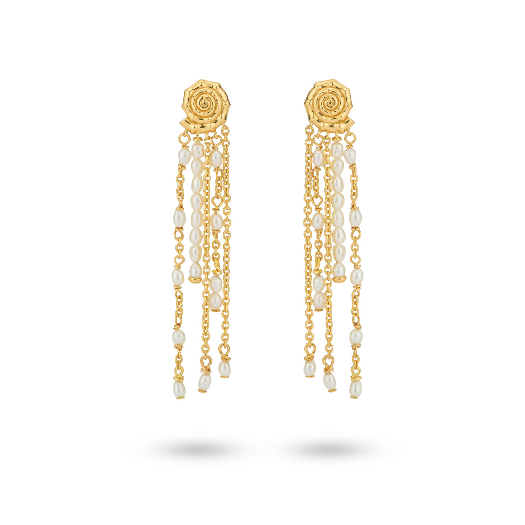 Statement earring shell shaped with sweetwater pearls