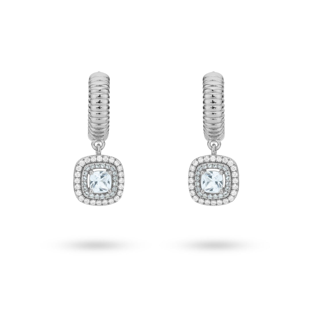 Earring with vintage look pendant