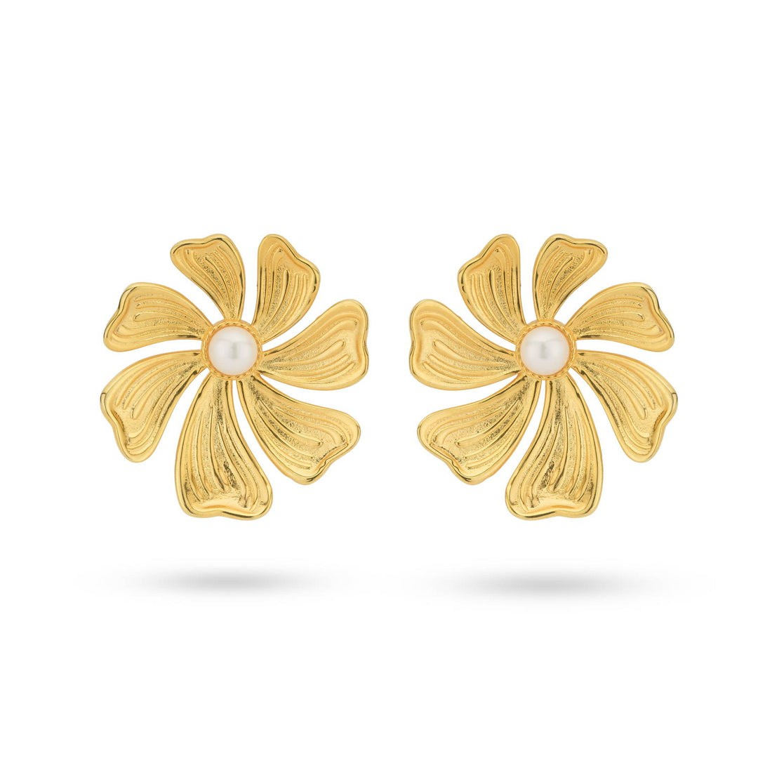 Bold flower shaped earring with freshwater pearl