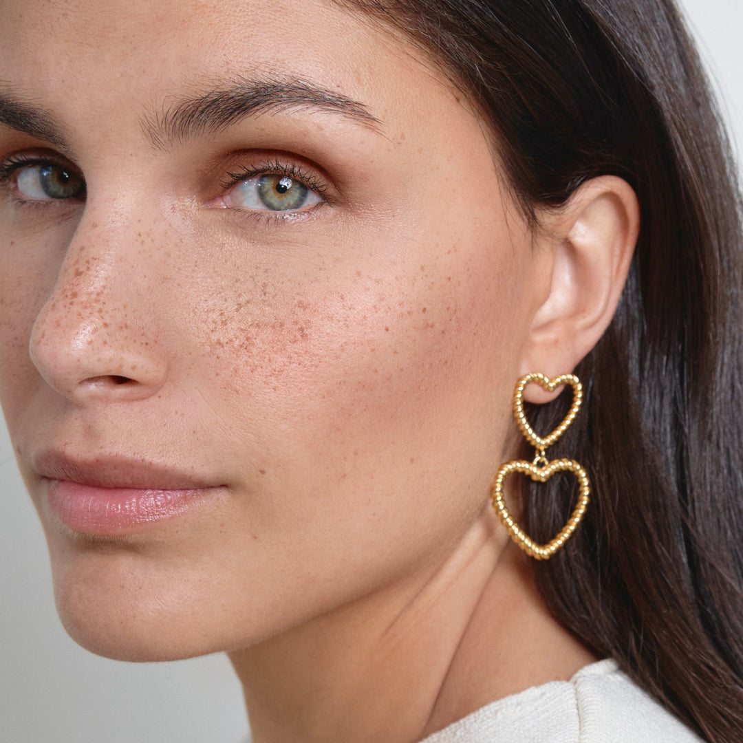 Bold heart shaped earrings with structure - 434006B