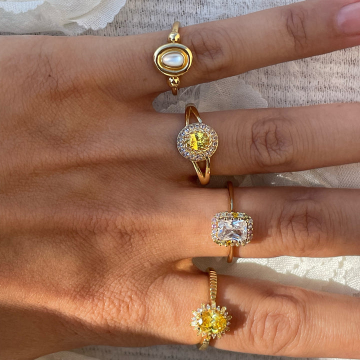 Classic ring with oval shaped pearl - 124145Y