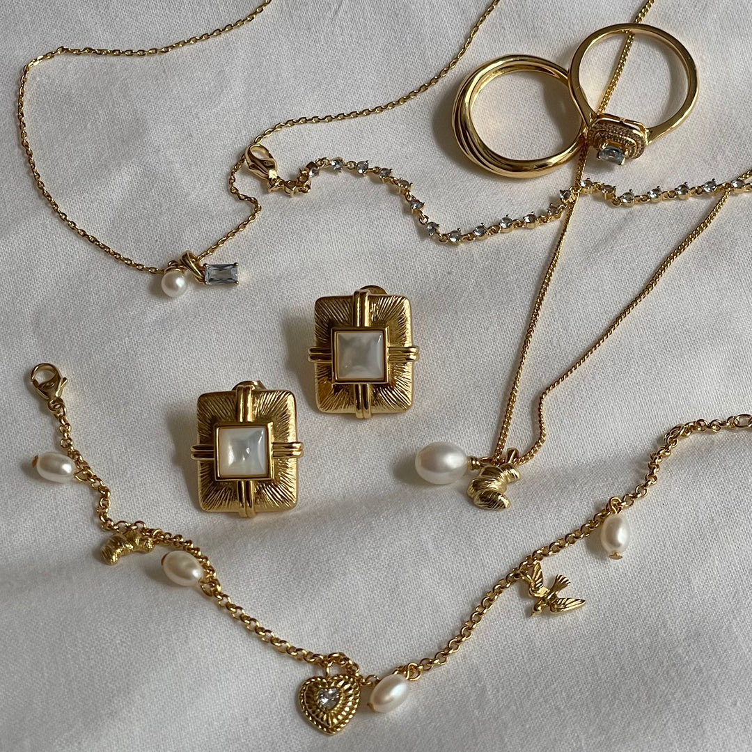 Necklace with croissant pendant and sweetwater pearl - 32498Y