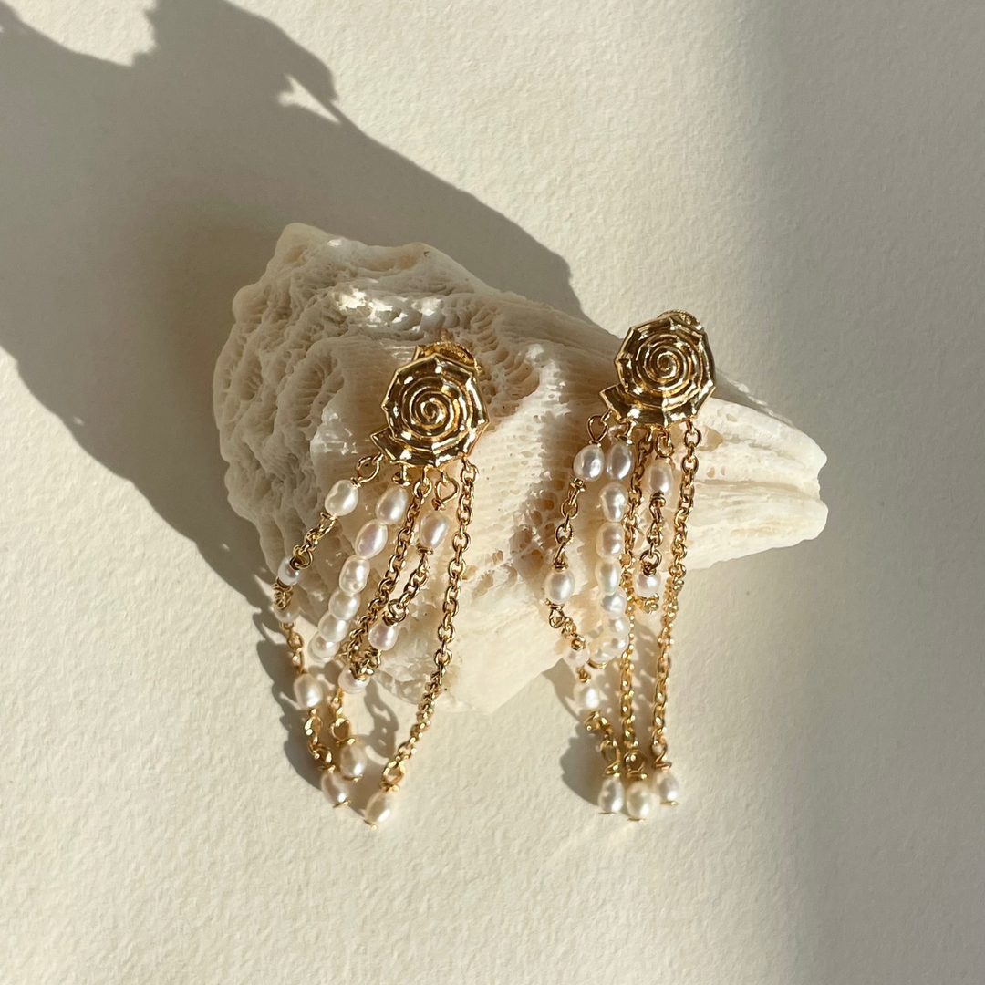 Statement earring shell shaped with sweetwater pearls - 424122Y