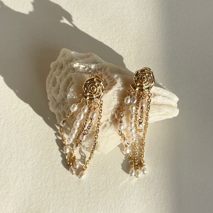 Statement earring shell shaped with sweetwater pearls - 424122Y