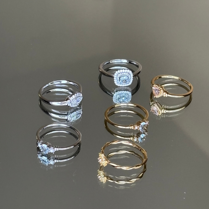 Ring with oval shaped stone and details - 124174S