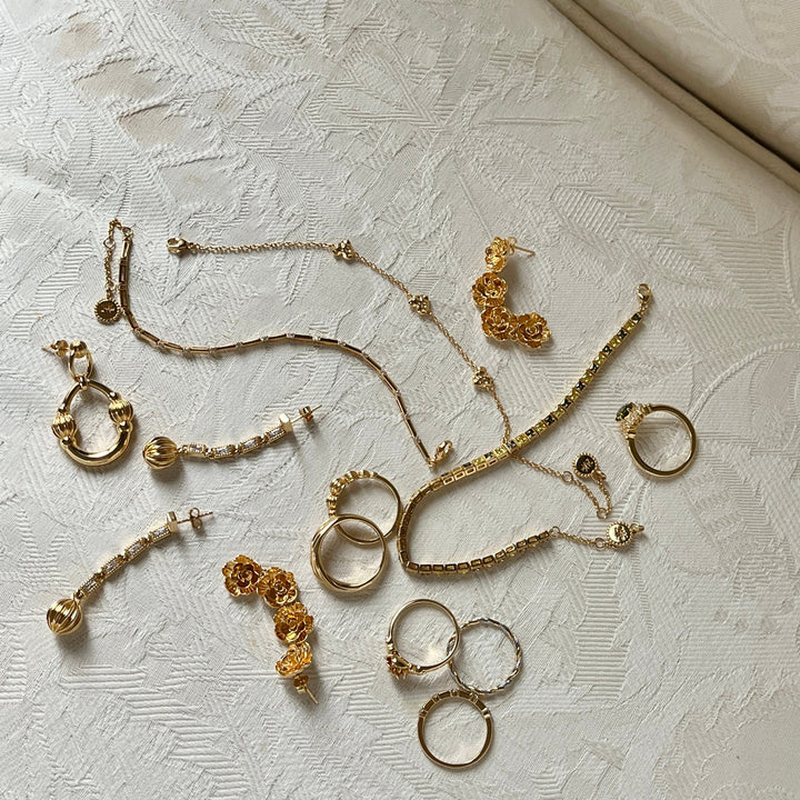 Statement earring with roses - 424108Y