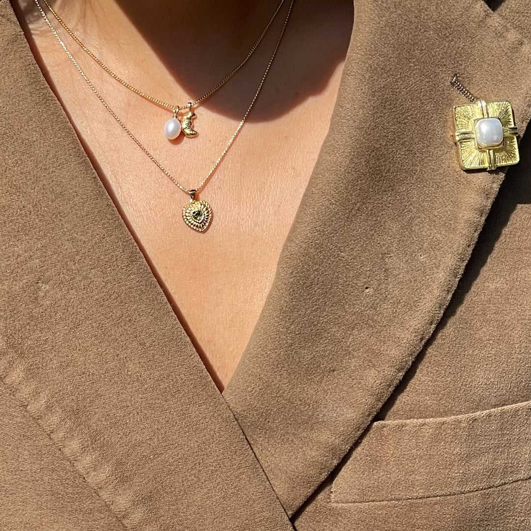 Necklace with croissant pendant and sweetwater pearl - 32498Y