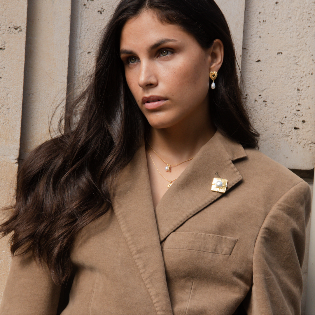 Bold mother of pearl broche