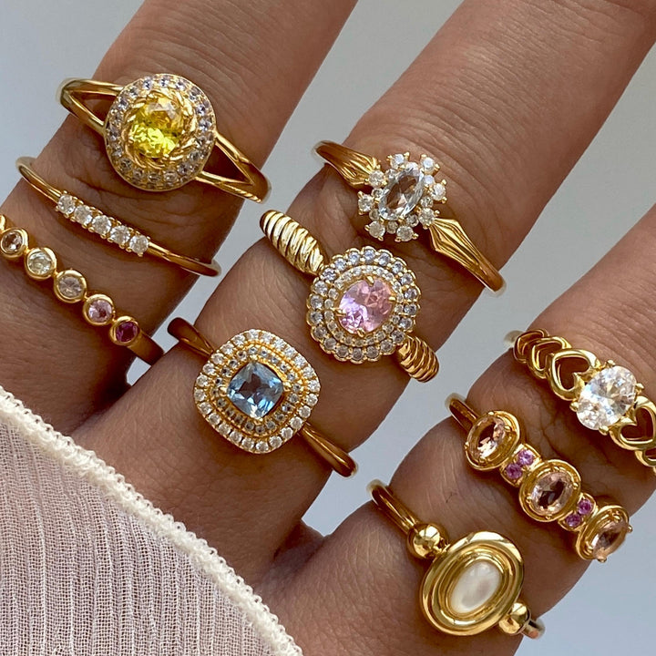 Ring met gekleurde stenen en gedraaide band - 124143Y