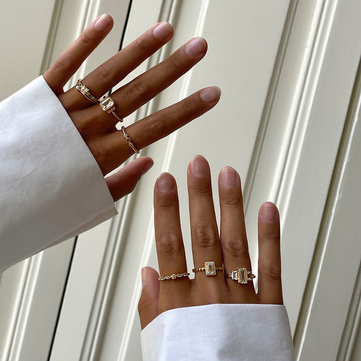 Ring met gekleurde stenen en structuur - 12471Y