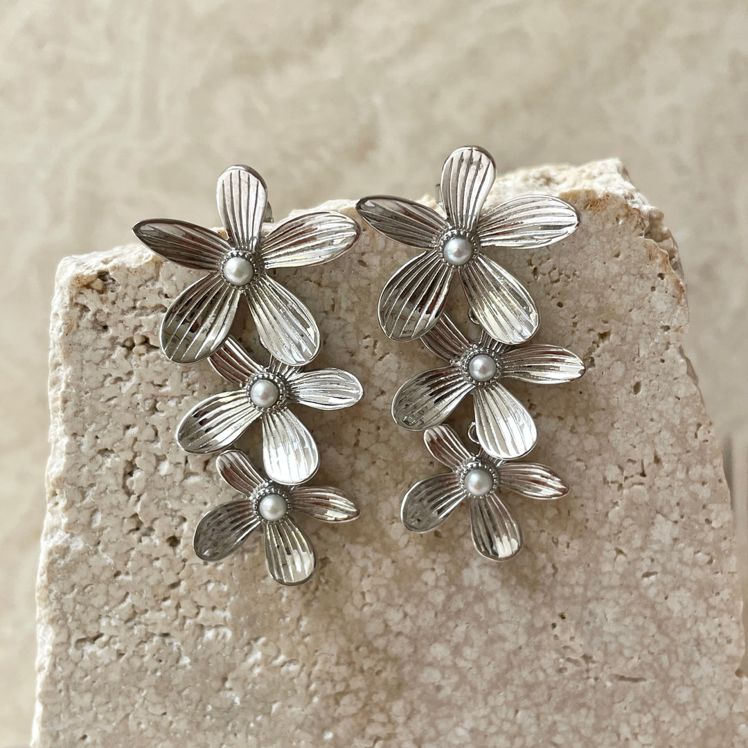 Flowershaped statement earrings with pearls - 42455S