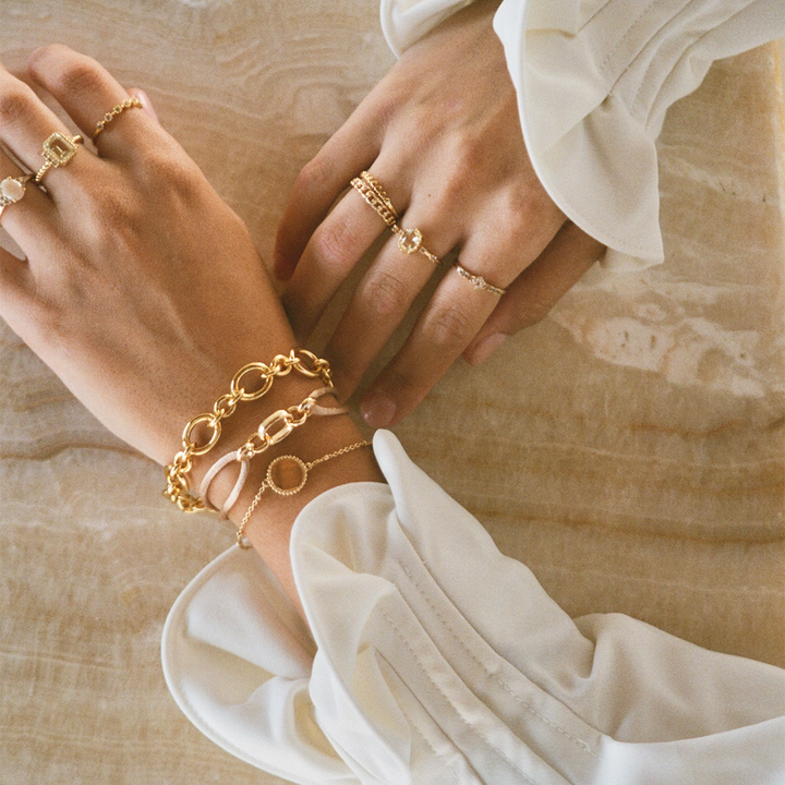 Armband met beige zijden koord en schakel - 22421Y
